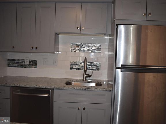 5th image of 21 Park Vallei Ln
