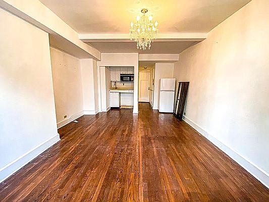 4th image of 320 E 42nd St APT 1407
