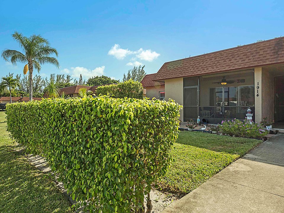 Home For Sale In PALMLAND VILLAS I