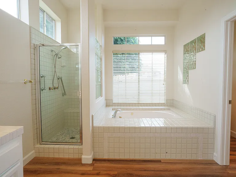 16880 Saint James Dr — Photo 14