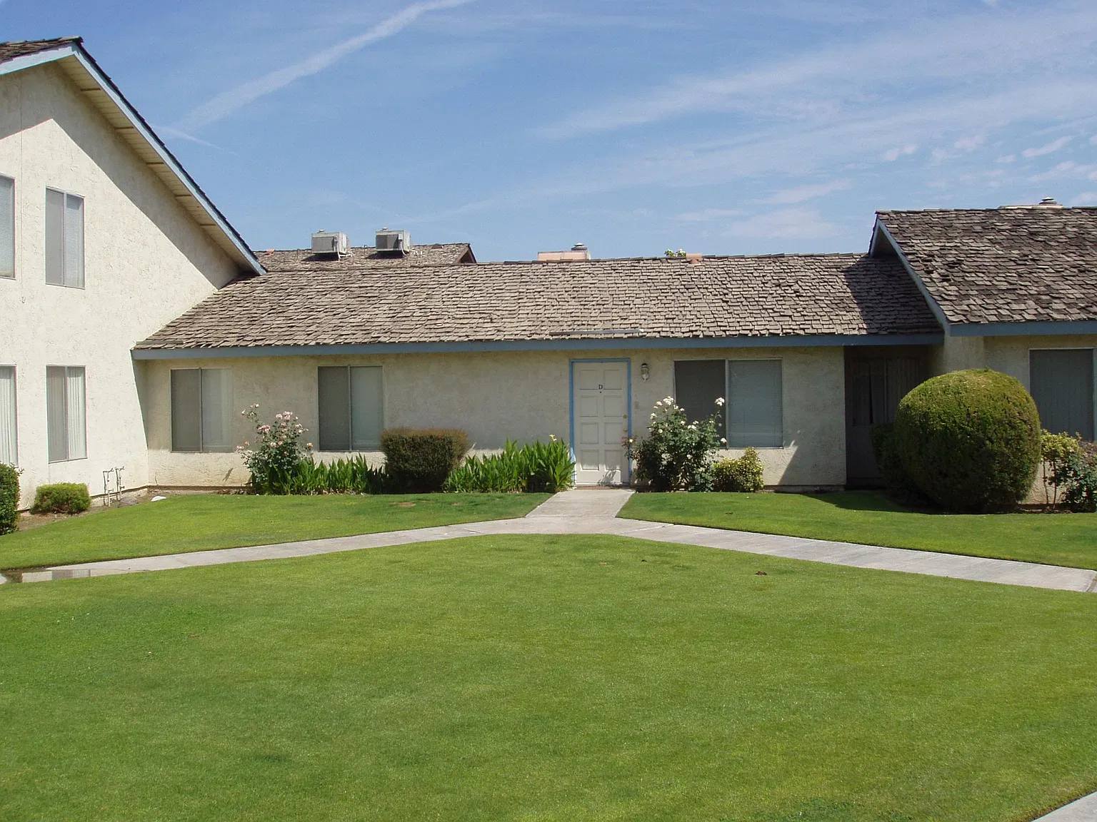 2 bed, $1,275 — Photo 2