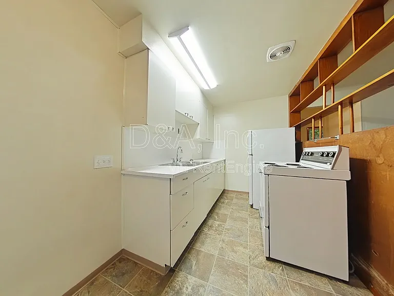 2526 NW Tyler Ave — Photo 5