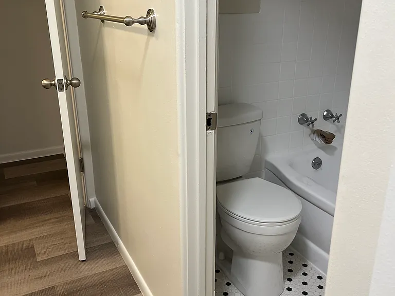Virginia Mae Apartments — Photo 4