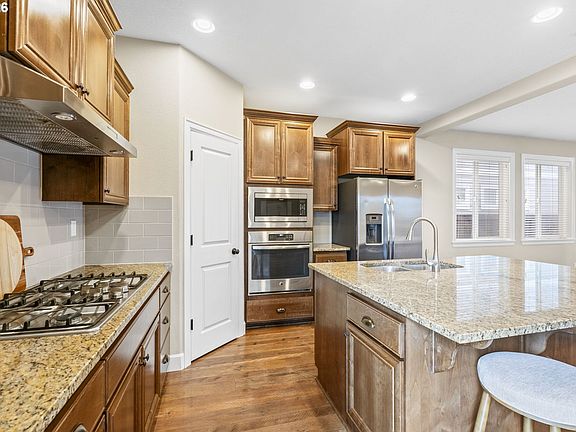 4th image of 3815 SE Willamette Ave