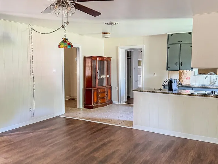 109 Lakeway Dr — Photo 6