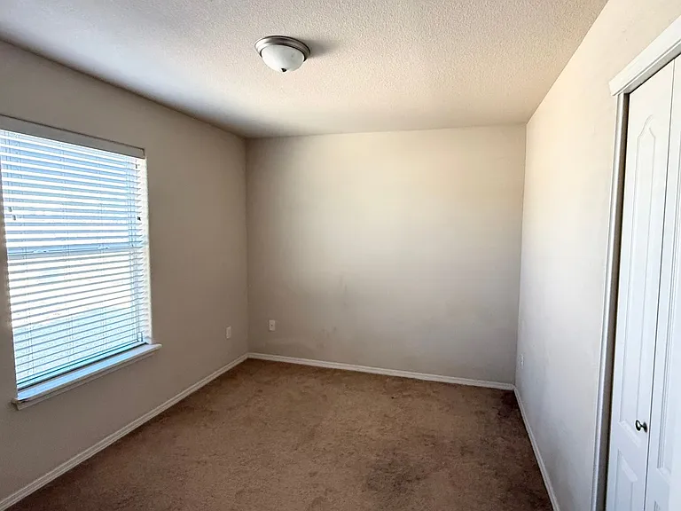 3575 Sierra Del Sol Ave — Photo 10
