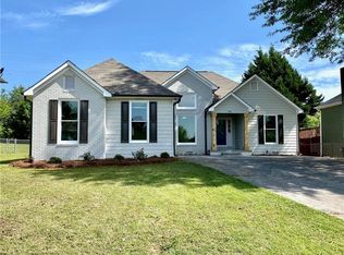 104 Thornwood Dr, Cartersville, GA 30121