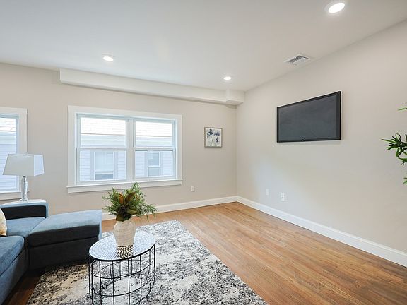 3rd image of 11 Watson St #2
