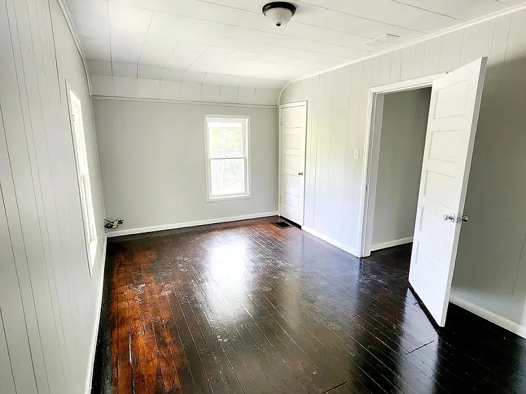 2370 Lagonda Ave — Photo 13