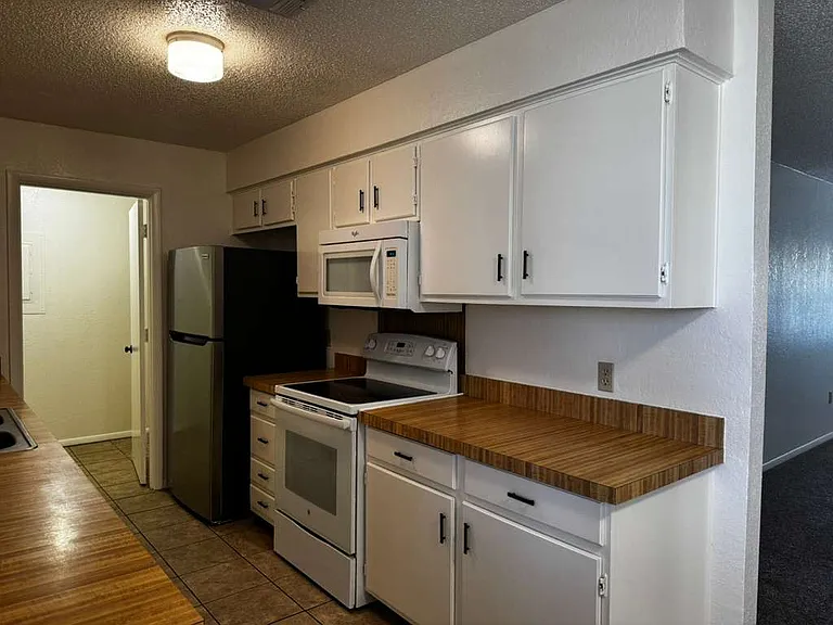 8417 Flint Ave — Photo 3
