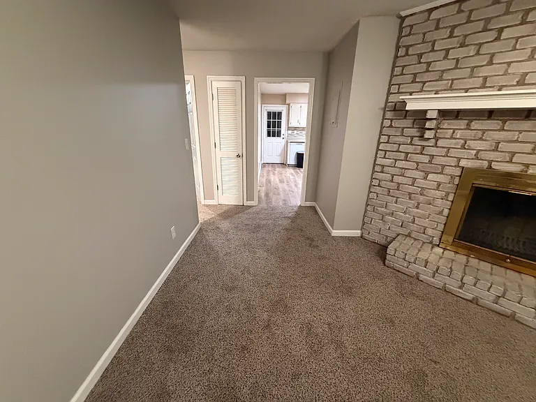 1817 Daisy Ct — Photo 2