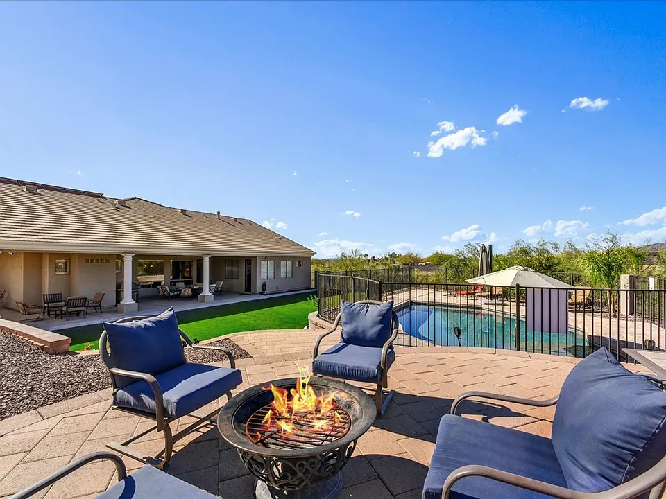 412 E Yearling Rd