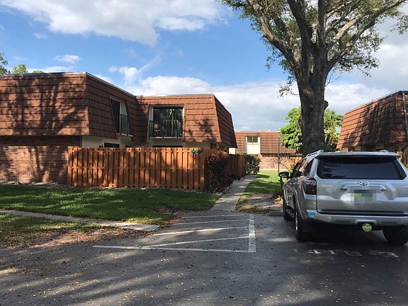 3rd image of 1416 Park Shore Cir