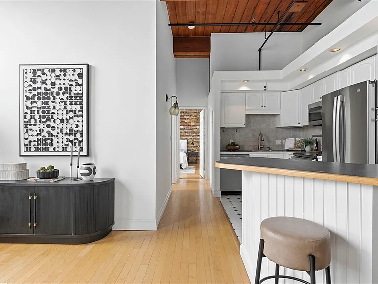 320 W 2nd St #412 — Photo 9