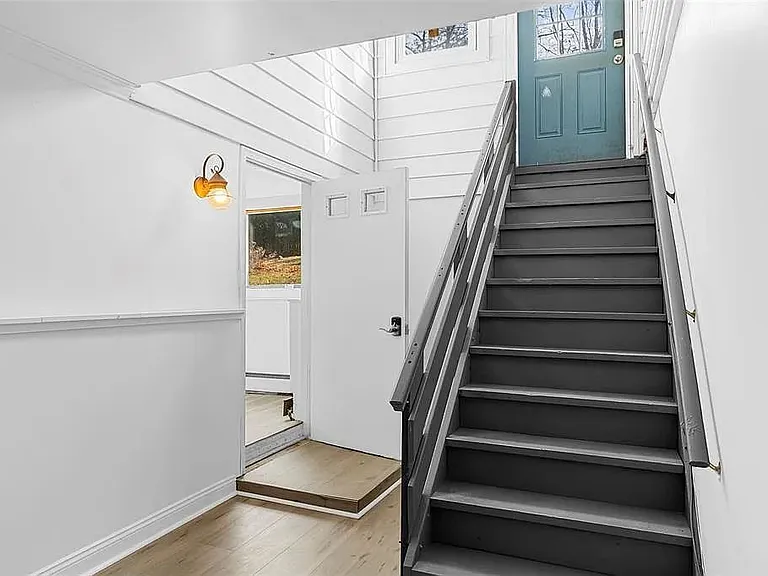 167 N Putt Corners Rd #B — Photo 2