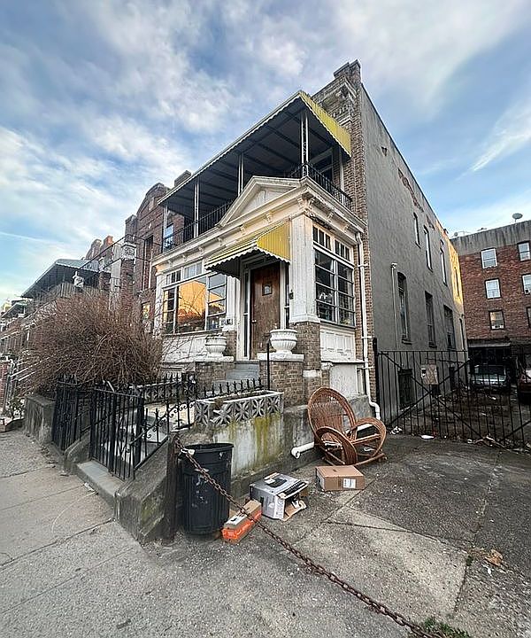 1st image of 1414 Lincoln Pl #1