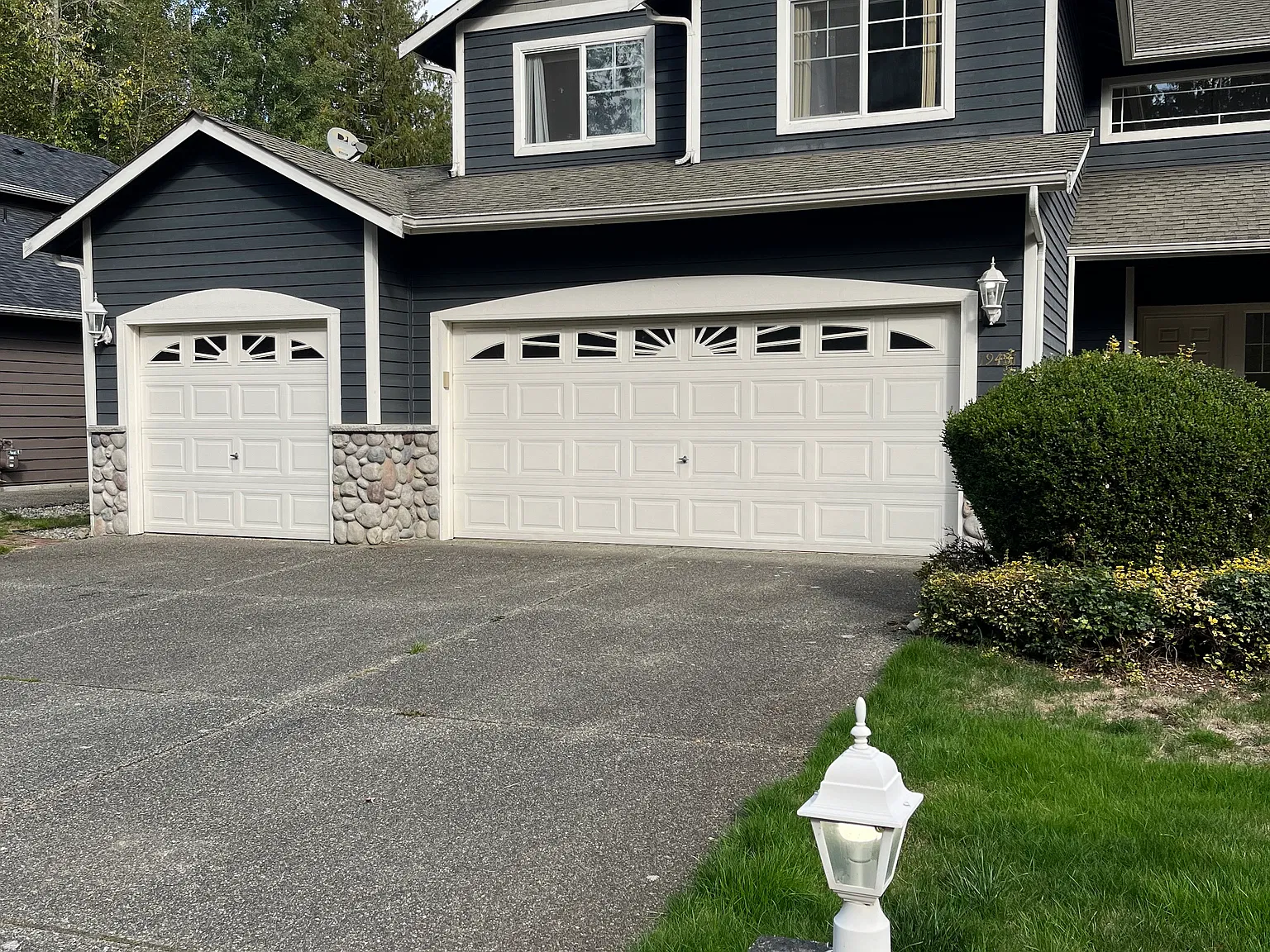 5 bed, 2.5 bath, 2292 sqft, $3,800 — Photo 2