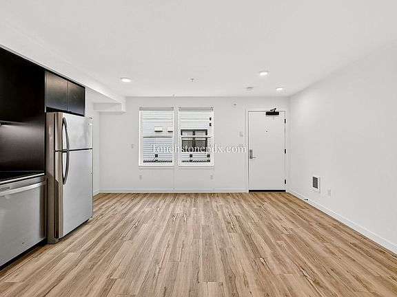 2nd image of 5635 NE Glisan St #6