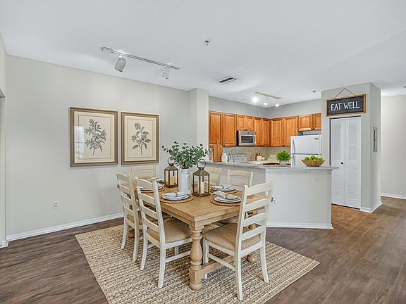 5th image of 625 Fairway Dr APT 302