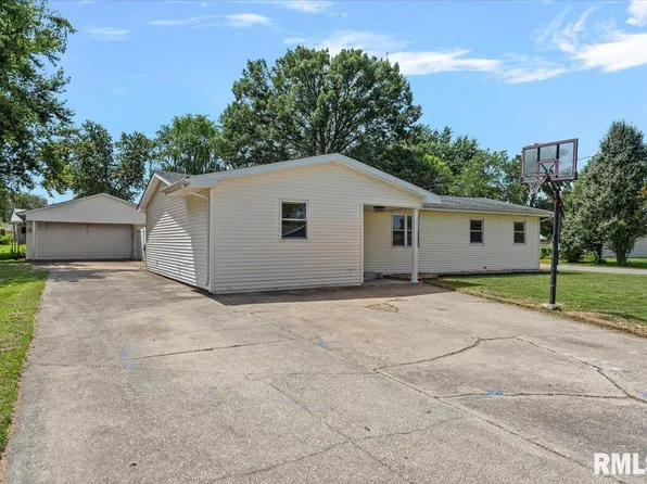1108 Monroe St, Pawnee, IL 62558