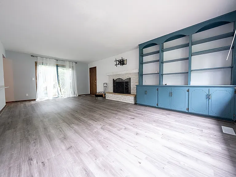 2416 Queens Dr — Photo 16