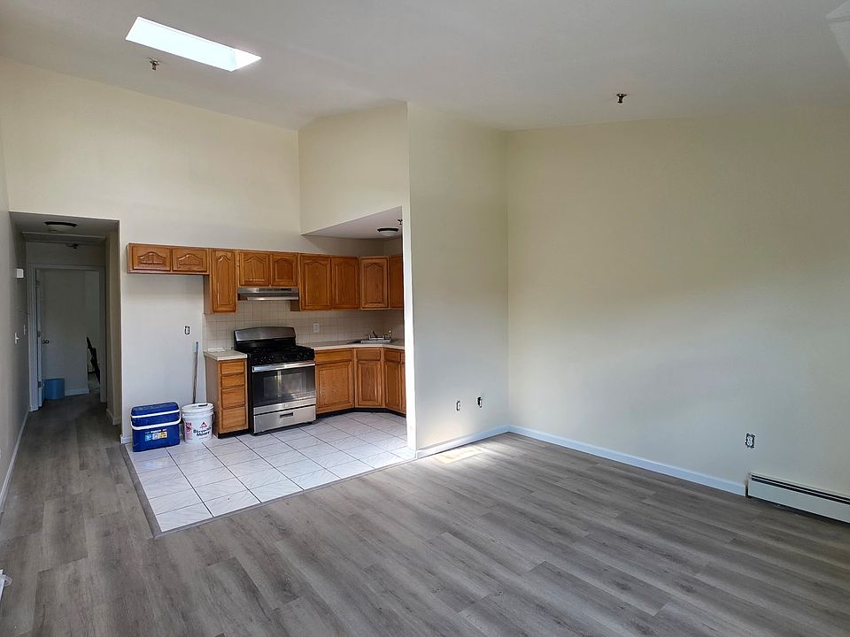 1st image of 302 Saint Marks Pl Floor 2