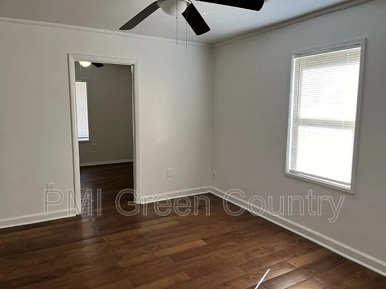 413 S Victor Ave — Photo 5
