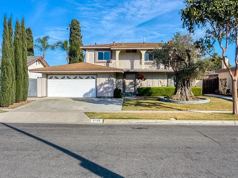 3705 Ramona Dr — Photo 2