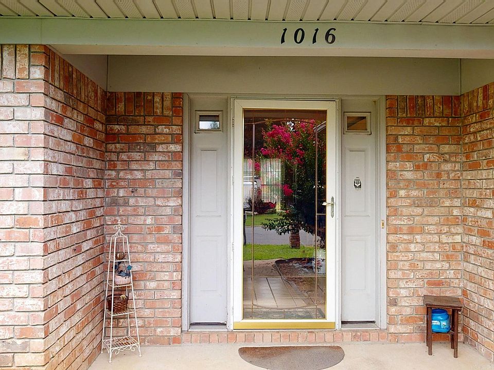 1st image of 1016 Woodlawn Ave