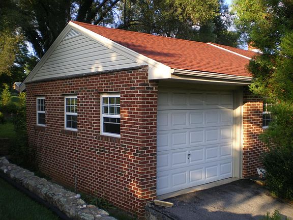 4th image of 3828 Green Valley Dr