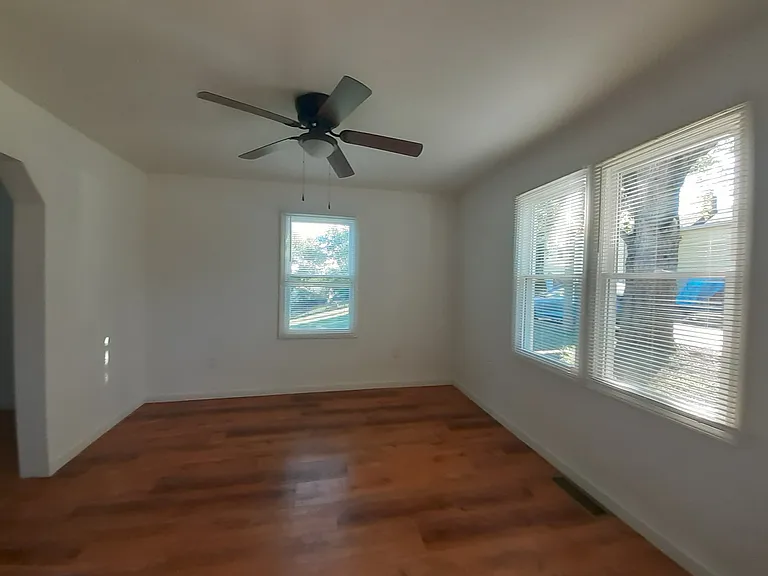 124 Lawrence St — Photo 4
