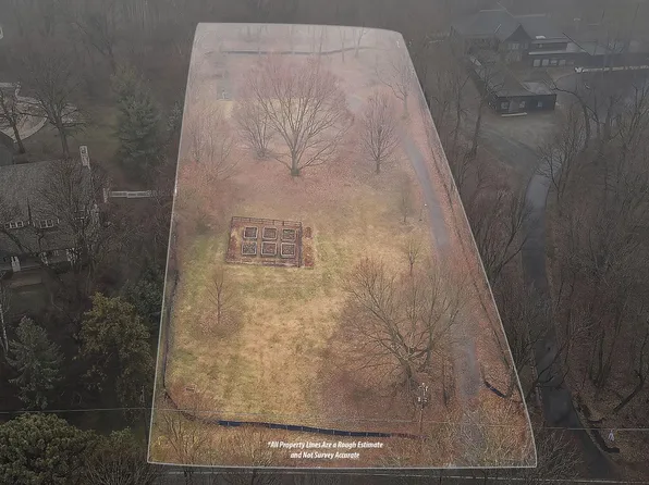 17945 Breezy Point Rd, Wayzata, MN 55391