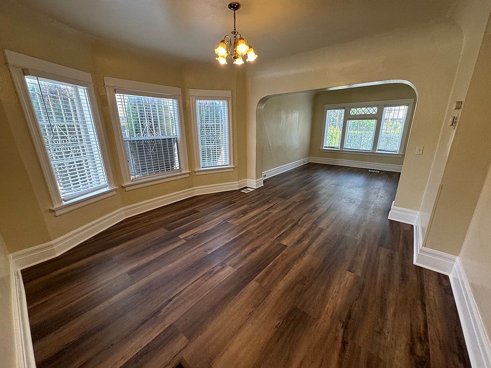 1st image of 1124 W 37th Pl #1124