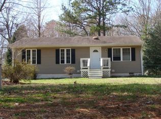 9976 Forest Grove Dr, Gloucester, VA 23061