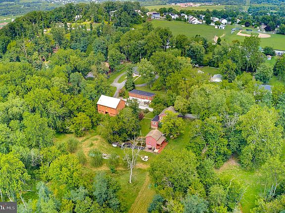 4th image of 728 Academy Rd