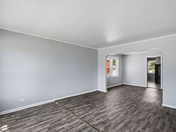 3rd image of 524 W 127th Pl