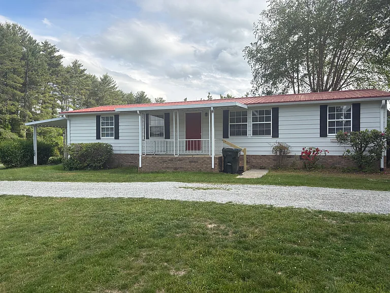 Pleasant Meadow Ln — Photo 2