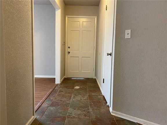 5th image of 1099 E Rolling Hills Dr