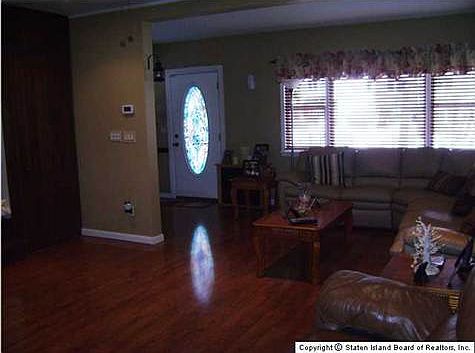 3rd image of 214 Nelson Ave