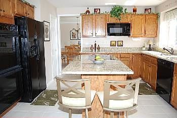 5th image of 47793 Royal Pointe Dr
