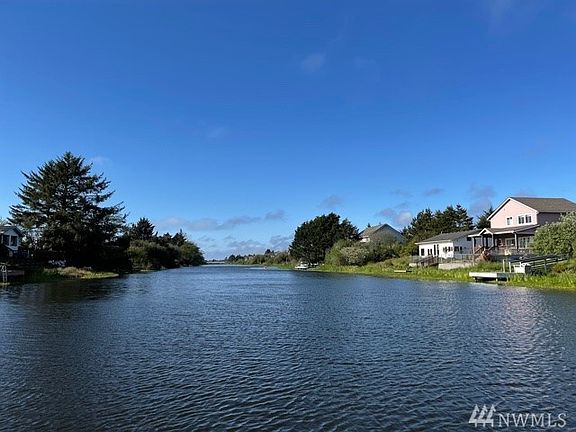 3rd image of 297 Canal Dr NE