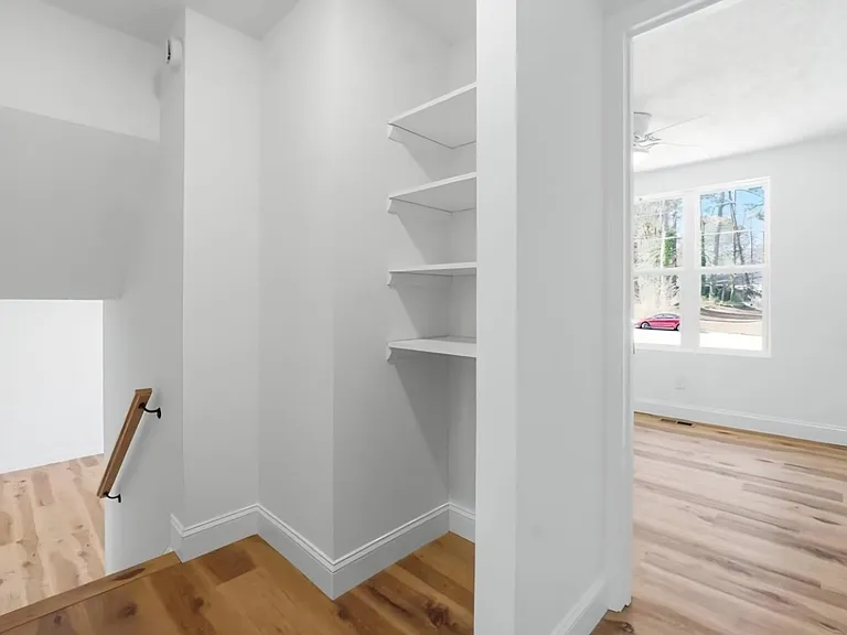 1008 Evangeline Way — Photo 6