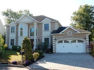 230 East Ln, Clark, NJ 07066