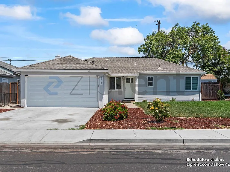 1723 Laine Ave — Photo 2