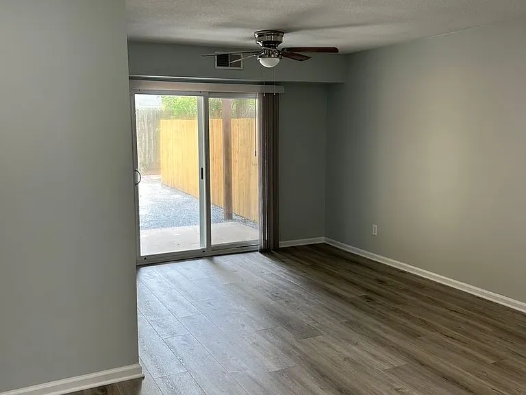 102 Brenda Dr — Photo 12