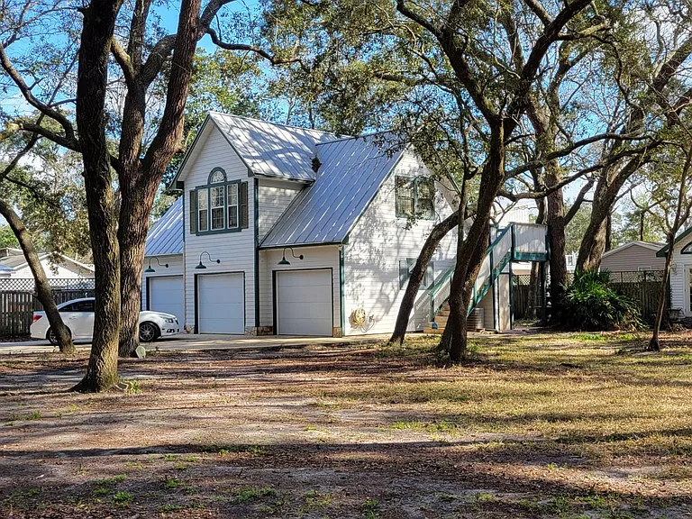 Satsuma Rd — Photo 14