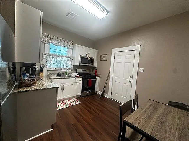 918 Forstall St — Photo 20