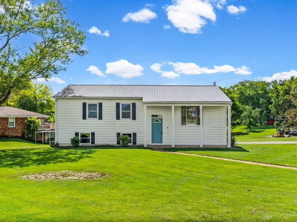 201 W Meadow Dr, Clarksville, TN 37043