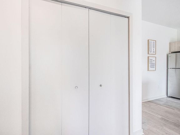 4th image of 7410 Kercheval Ave #209