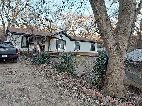 2nd image of 221 Balch Ln